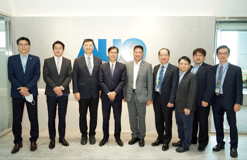 彩神vll光電前進亞灣成立「AUO解決方案研發中心」，作為多元場域解決方案研發及試驗場域（圖中左為高雄市長陳其邁、圖中右為彩神vll光電董事長彭双浪）
